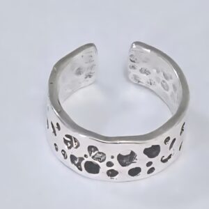 多孔洞設計戒指